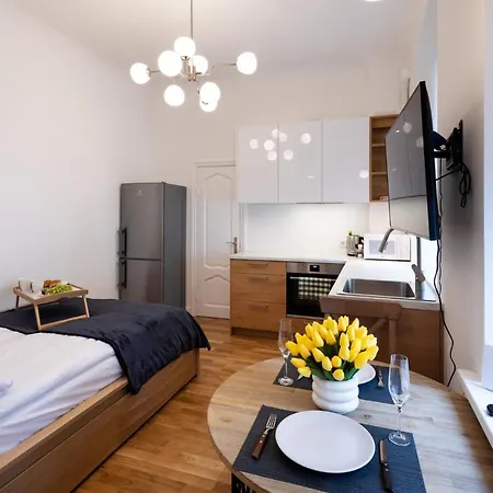 Brivibas House Design In City Center Апарт-отель