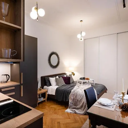 Brivibas House Design In City Center Апарт-готель