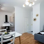 아파트호텔 Brivibas House Design In City Center 리가